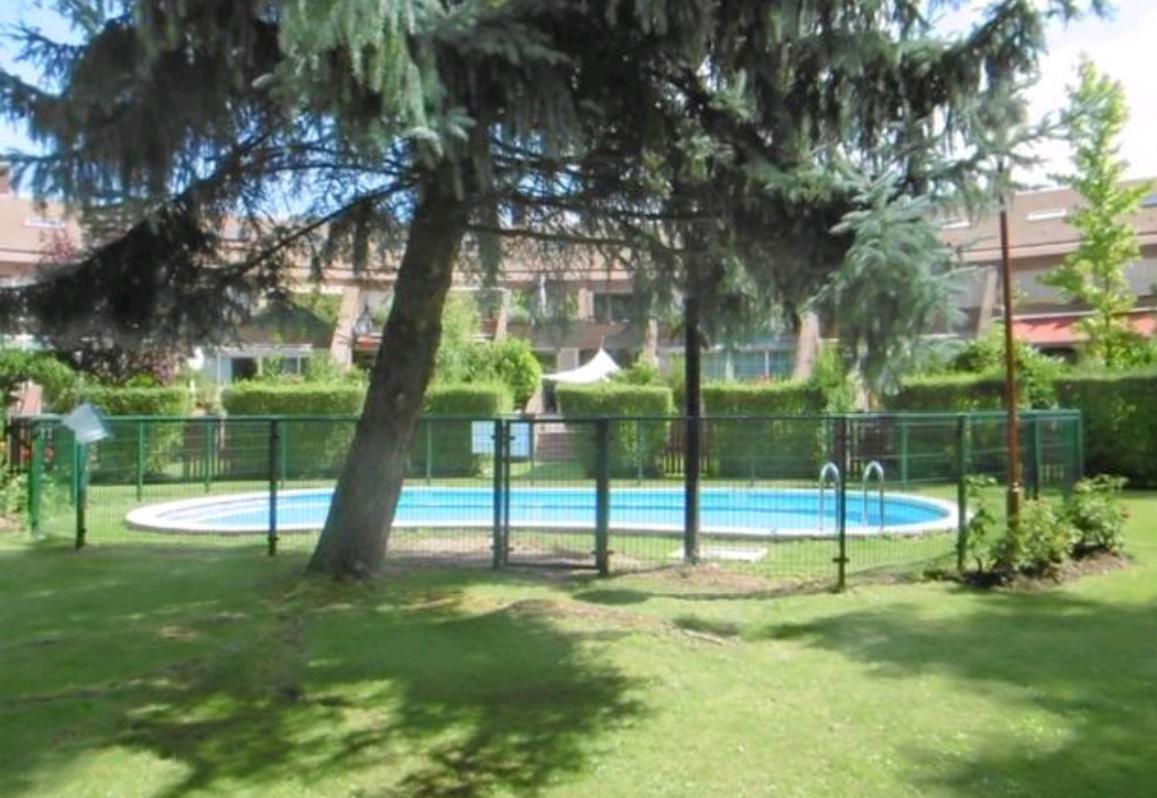 Alojamientos Castellana Jardin 1 Y 2 Parking Y Piscina Gratis!! Burgo Eksteriør billede